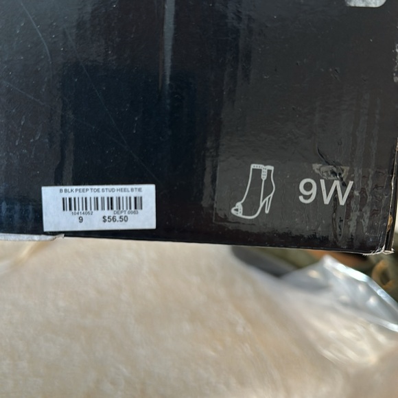 NWT Torrid Peep Toe Stud Heel Bootie - Picture 9 of 10